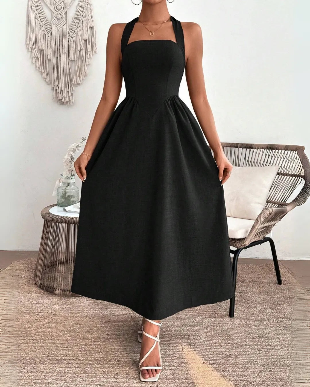Robe Élégance d’Été – Dos Nu & Taille Nouée