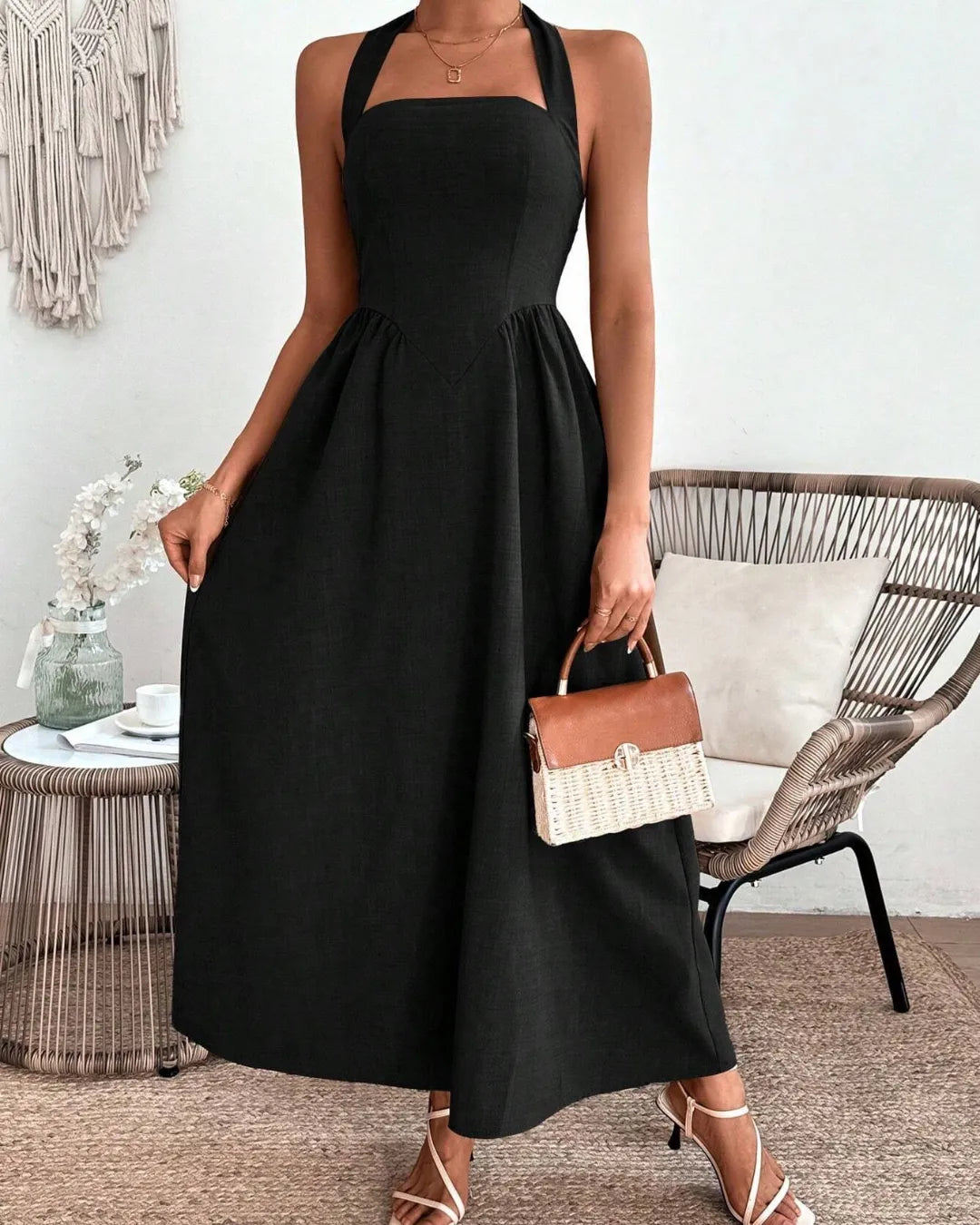 Robe Élégance d’Été – Dos Nu & Taille Nouée