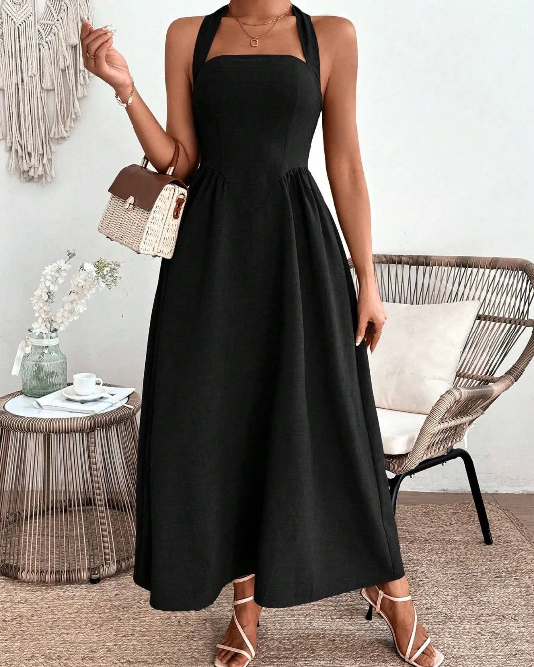 Robe Élégance d’Été – Dos Nu & Taille Nouée