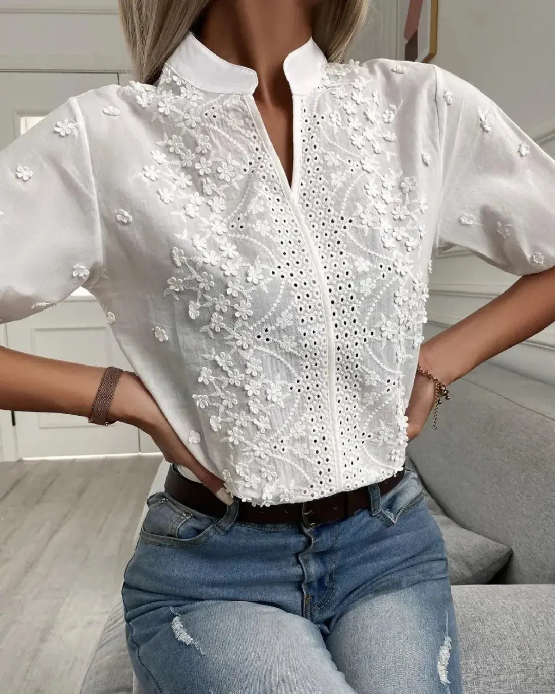 Blouse Brodée Col Montant en Coton Blanc