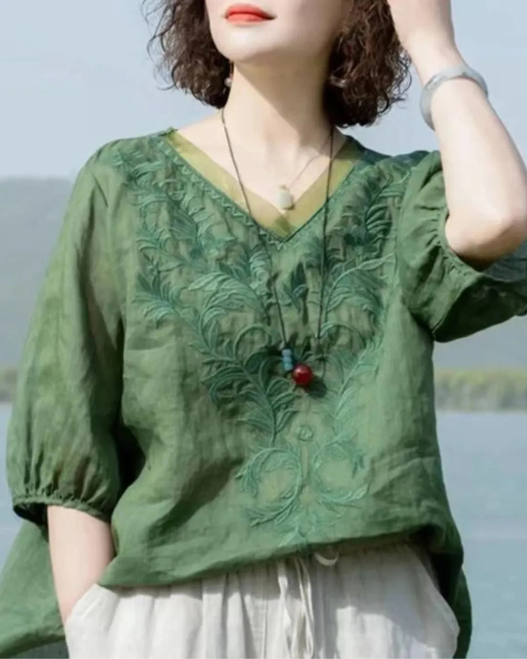 Blouse Brodée Col V en Lin Coton
