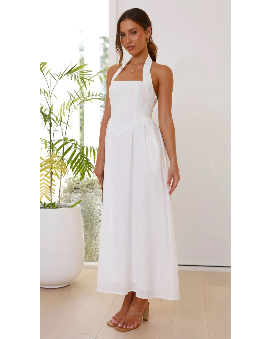 Robe Élégance d’Été – Dos Nu & Taille Nouée