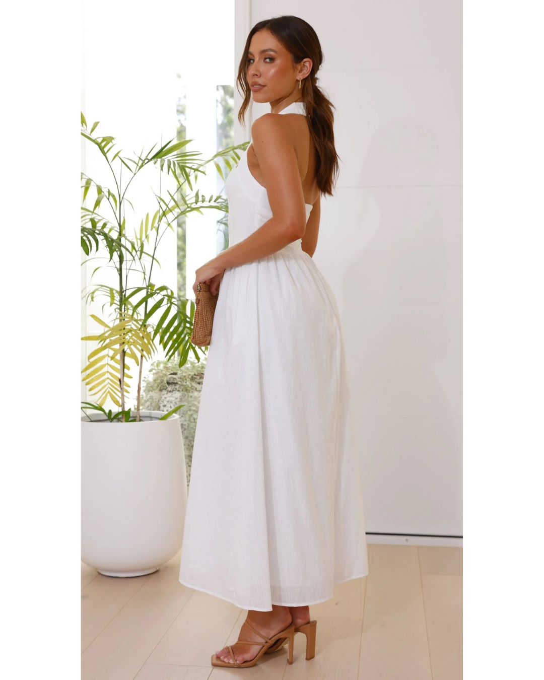 Robe Élégance d’Été – Dos Nu & Taille Nouée