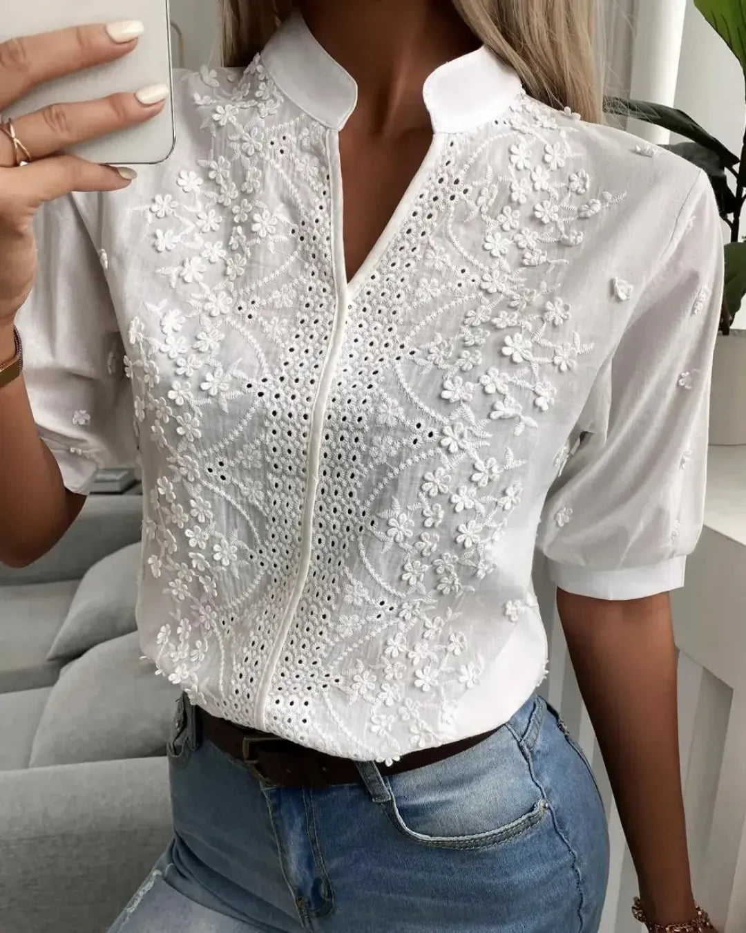 Blouse Brodée Col Montant en Coton Blanc