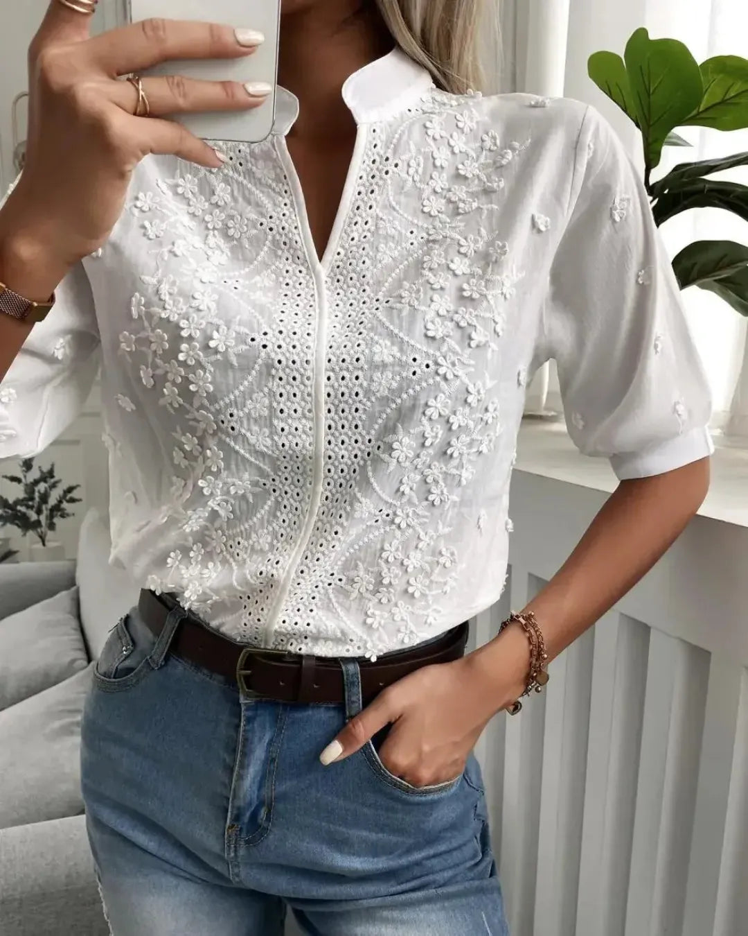 Blouse Brodée Col Montant en Coton Blanc