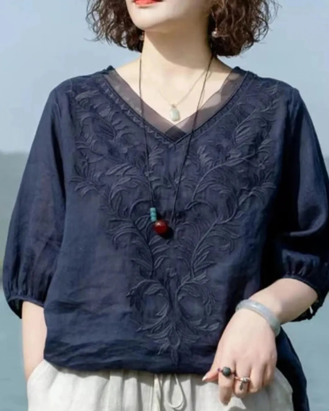 Blouse Brodée Col V en Lin Coton