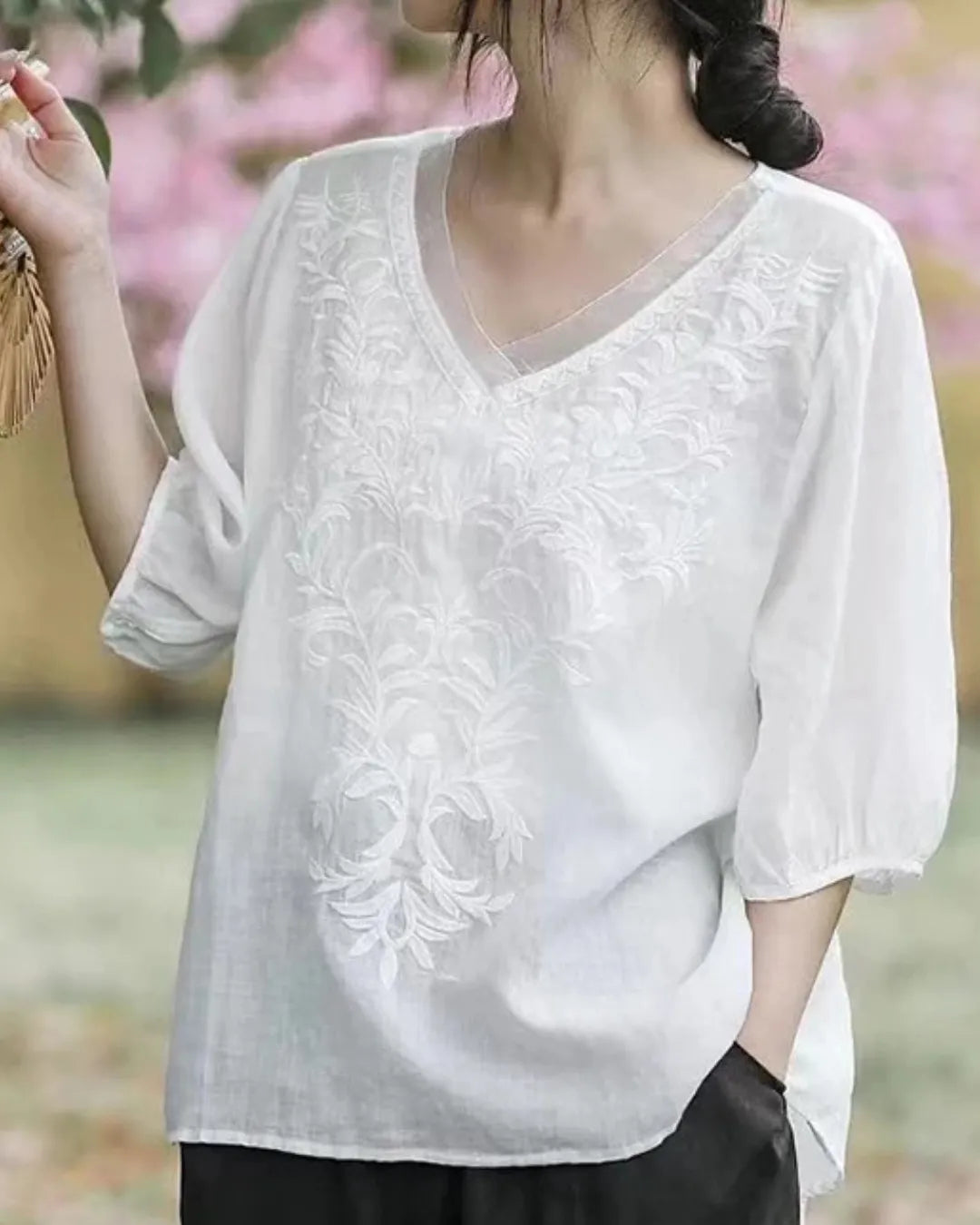 Blouse Brodée Col V en Lin Coton